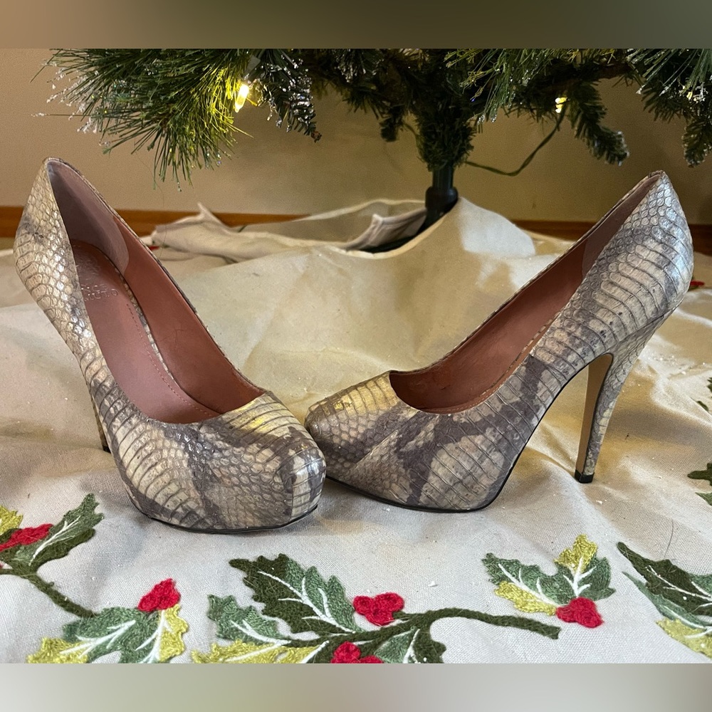 Vince Camuto Leather Snake Skin style Platform Pumps size 7.5